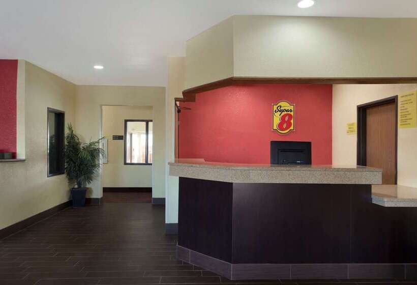 فندق Super 8 By Wyndham Lees Summit