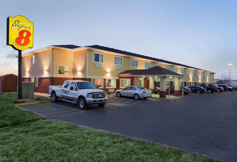 فندق Super 8 By Wyndham Lees Summit