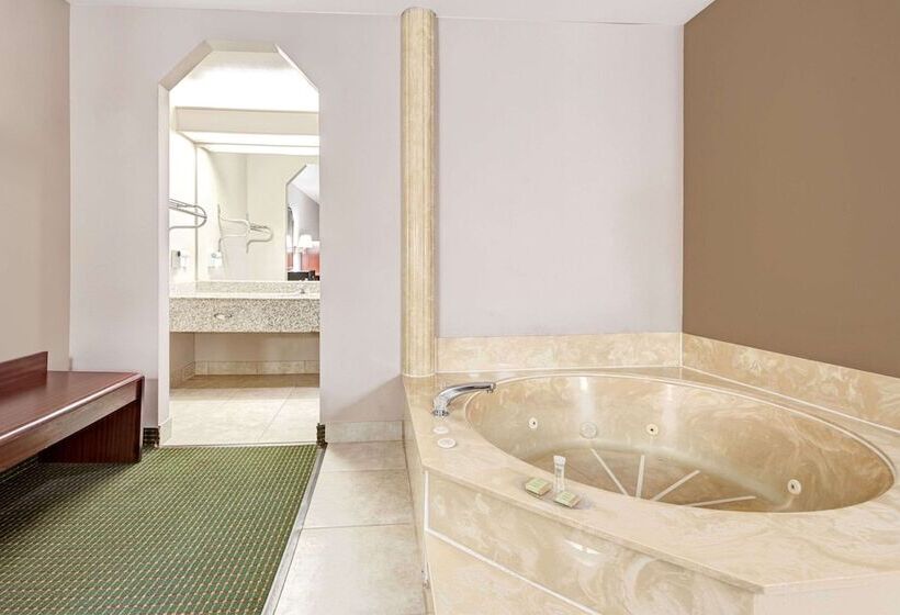 فندق Super 8 By Wyndham Richardson Dallas