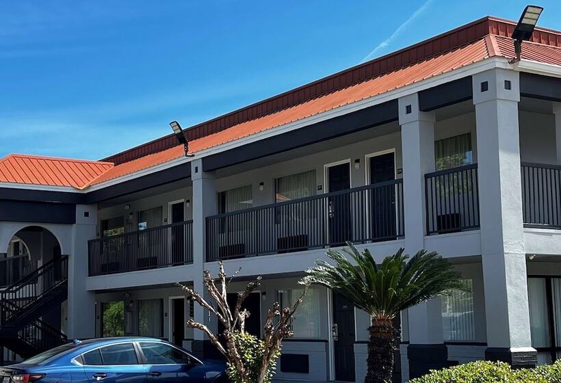 酒店 Super 8 By Wyndham Slidell