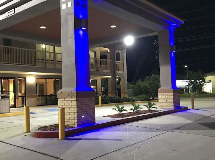 فندق Super 8 By Wyndham Slidell