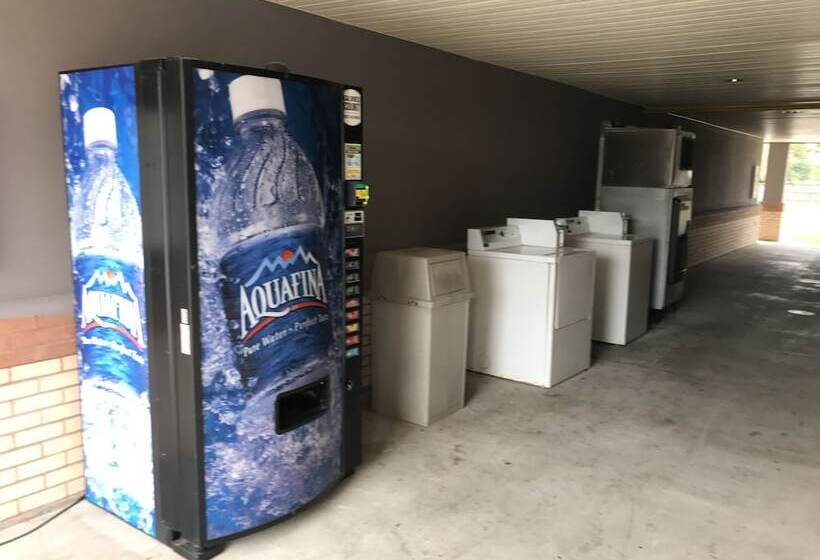 酒店 Super 8 By Wyndham Slidell