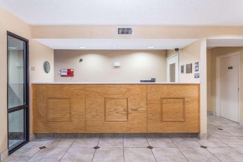 酒店 Super 8 By Wyndham Slidell