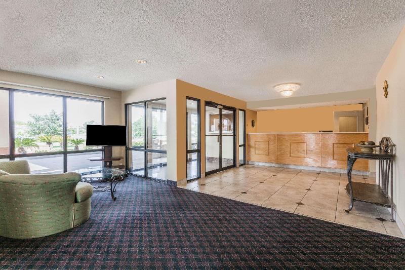 酒店 Super 8 By Wyndham Slidell