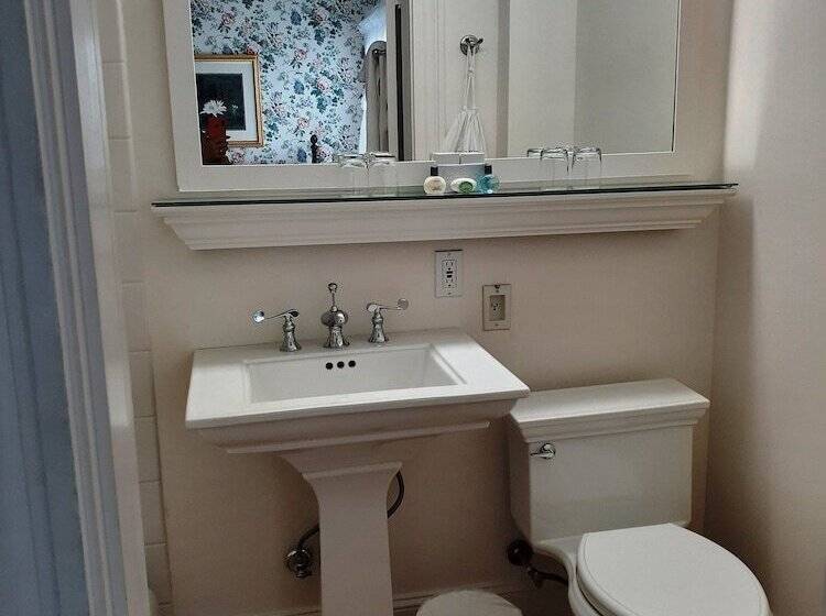 Отель The Colony