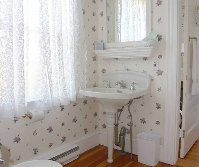 Отель The Colony