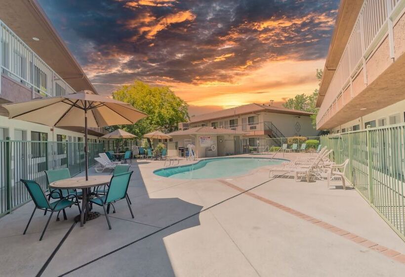 酒店 The Oakhurst Inn At Yosemite