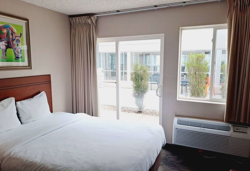 ホテル Americinn By Wyndham Omaha Near Zoo