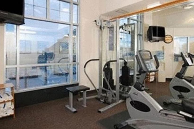 ホテル Americinn By Wyndham Omaha Near Zoo