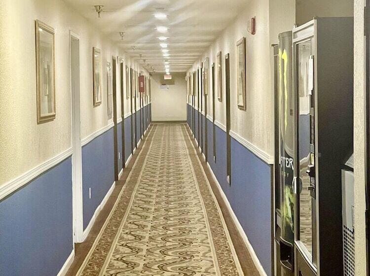 فندق Travelodge By Wyndham Junction City