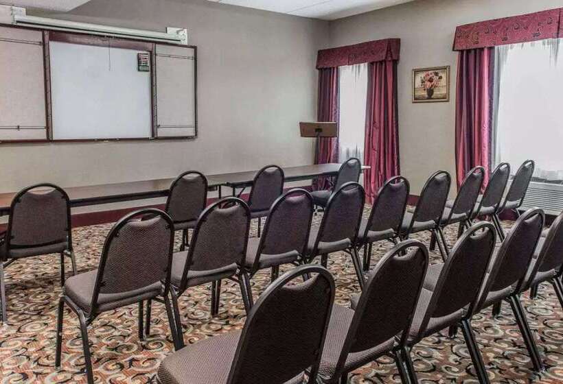 Отель Wingate By Wyndham Pittsburgh West Mifflin