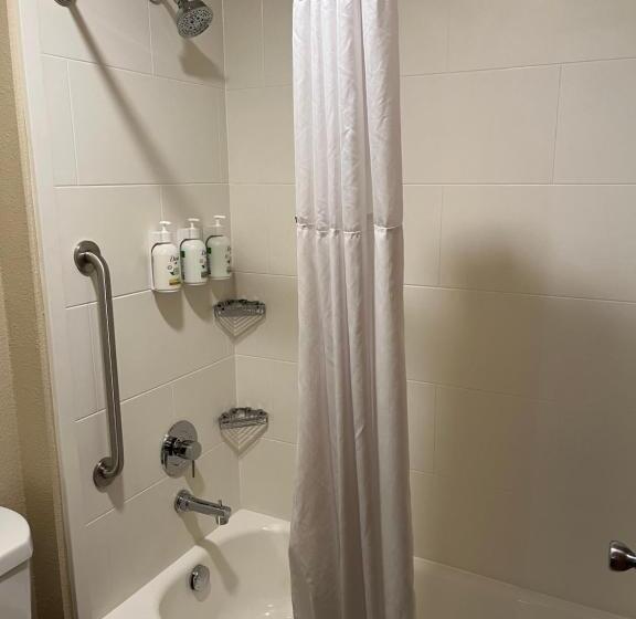 Отель Wingate By Wyndham Pittsburgh West Mifflin