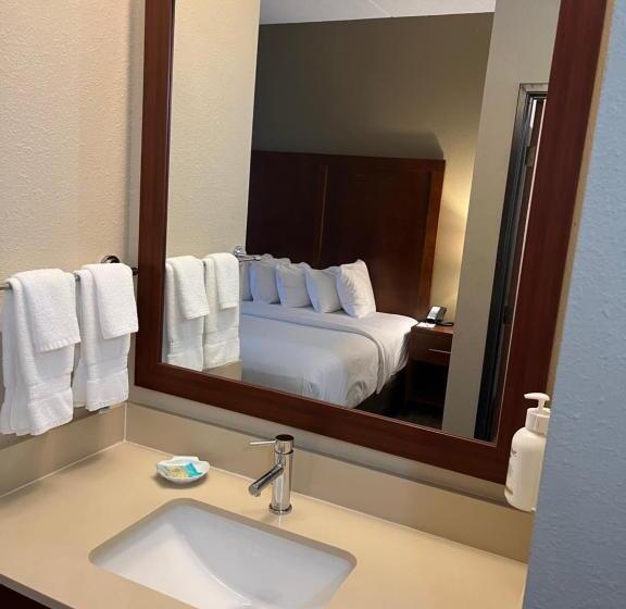 Отель Wingate By Wyndham Pittsburgh West Mifflin