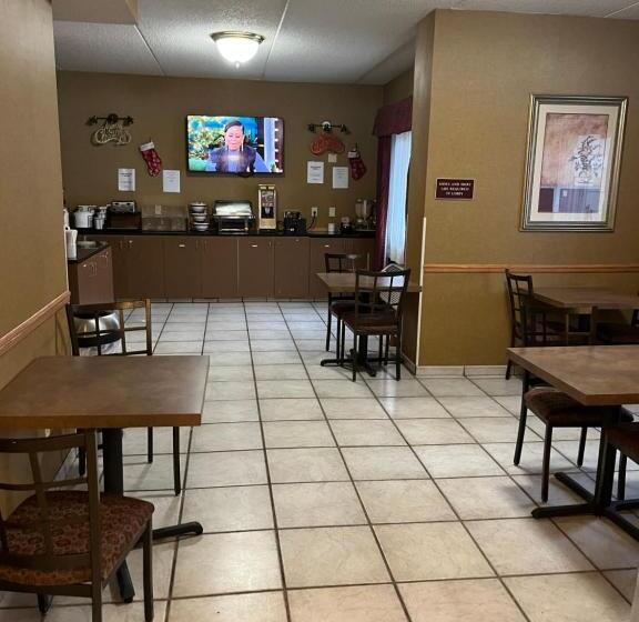 Отель Wingate By Wyndham Pittsburgh West Mifflin