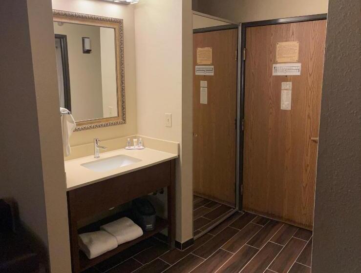 Отель Wingate By Wyndham Pittsburgh West Mifflin