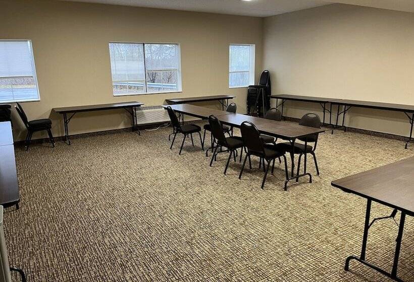 Отель Wingate By Wyndham Pittsburgh West Mifflin