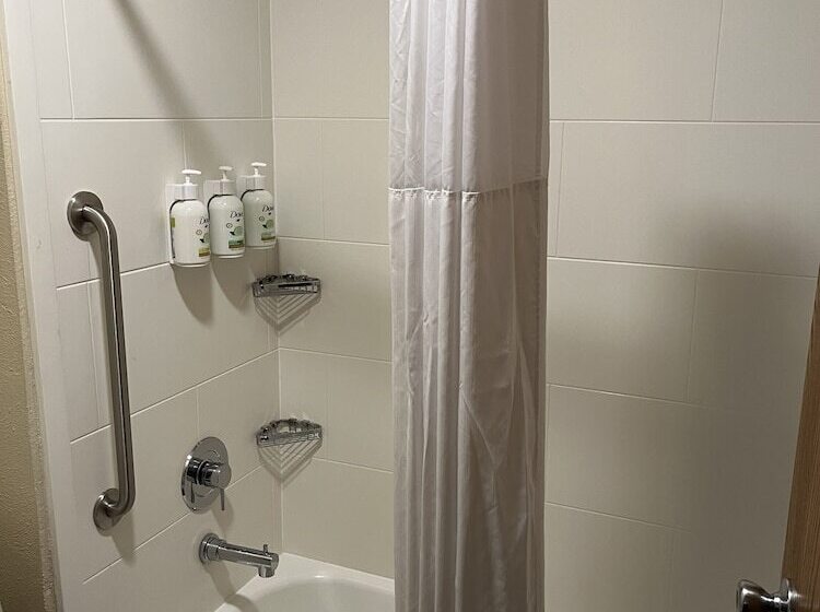 Отель Wingate By Wyndham Pittsburgh West Mifflin