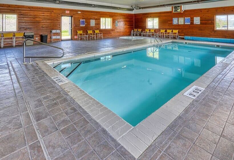 فندق Yellowstone River Inn & Suites