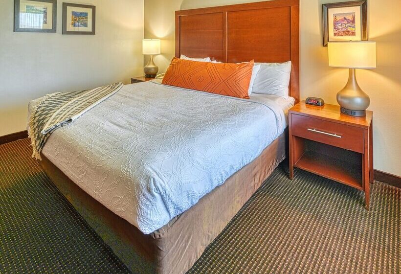 فندق Yellowstone River Inn & Suites