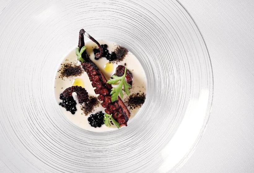 Dam Boutique Hotel & Restaurant