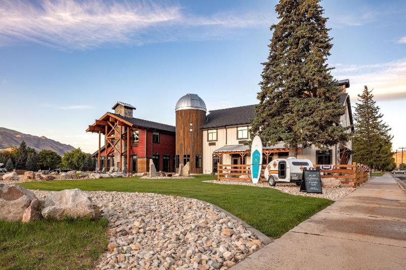 酒店 Compass Rose Lodge