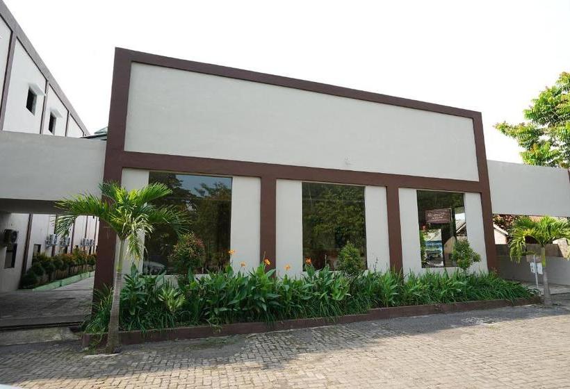 בית מלון כפרי Oyo 903 Kampoeng Kita