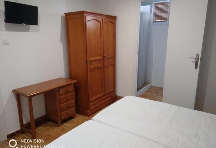 פנסיון Aderezo Hostal Restaurante