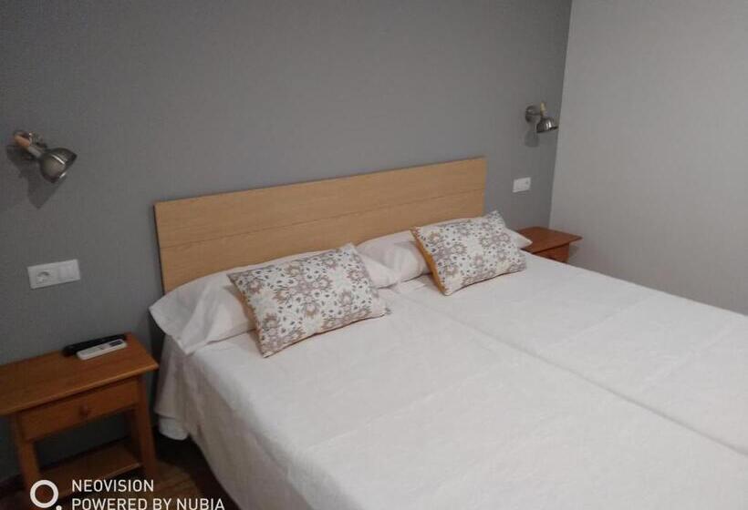 פנסיון Aderezo Hostal Restaurante