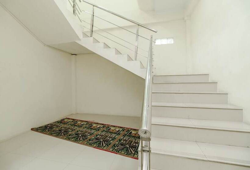 ホテル Reddoorz Syariah Near Baiturrahman Aceh