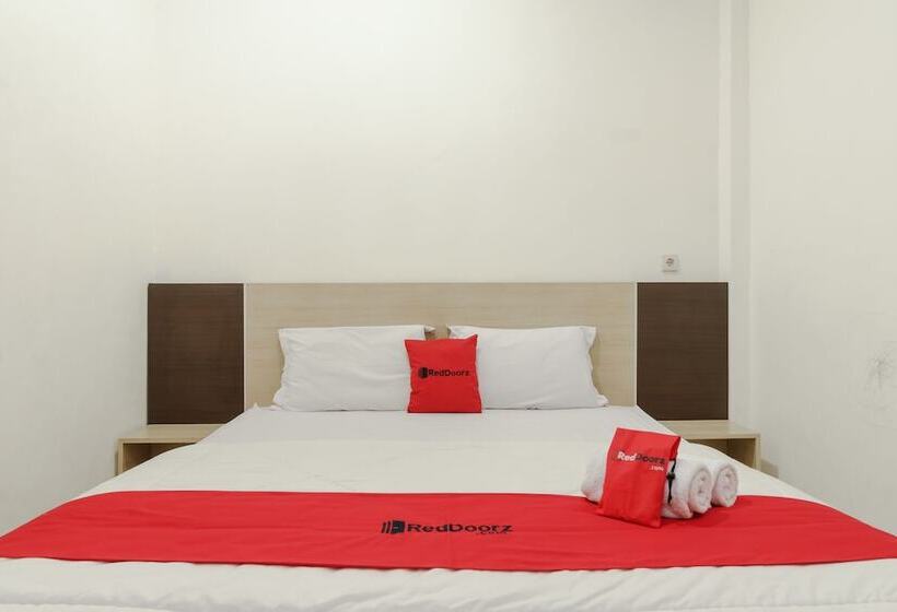 ホテル Reddoorz Syariah Near Baiturrahman Aceh