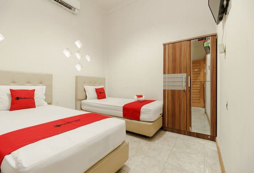 ホテル Reddoorz Syariah Near Baiturrahman Aceh