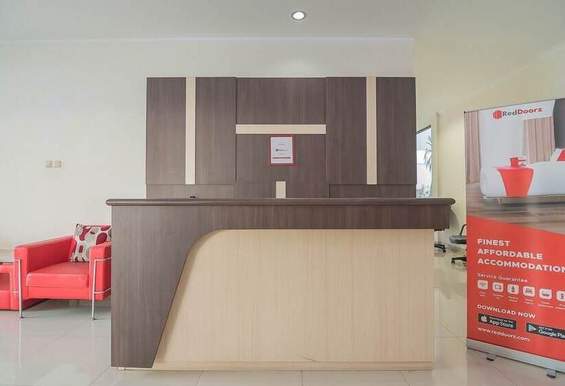 ホテル Reddoorz Syariah @ Sarongge Cianjur