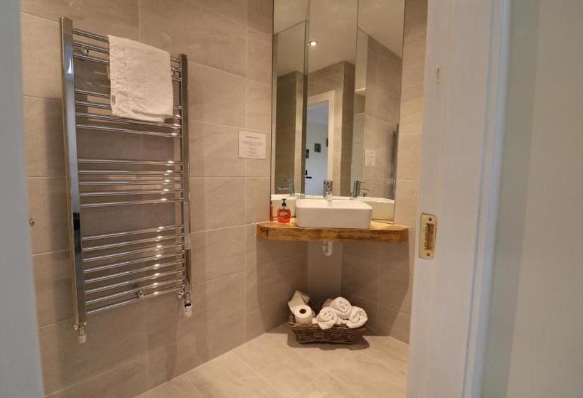 بنسيون Lough Derg House & The Lake Cafe