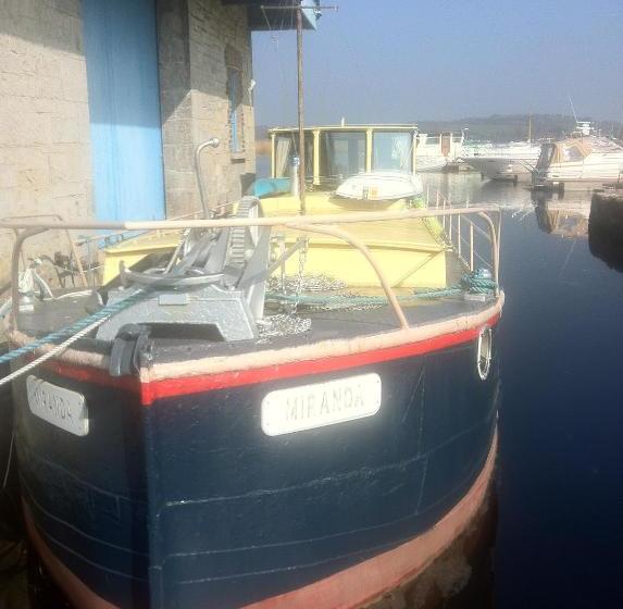 بنسيون Lough Derg House & The Lake Cafe