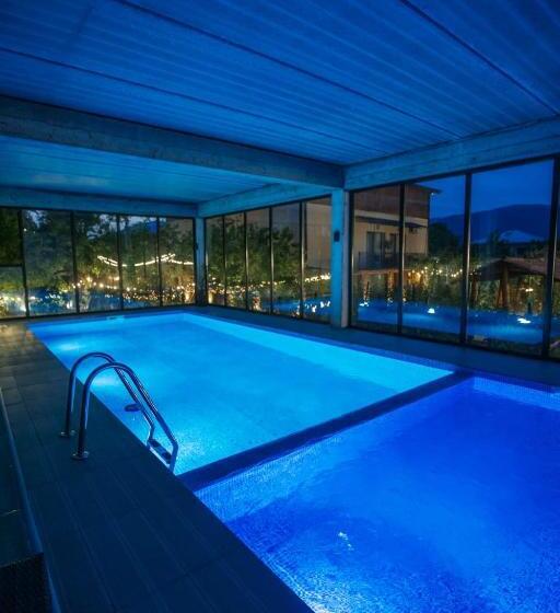 Vineyard Hotel & Winery