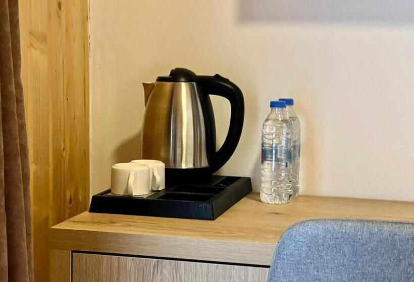 Vineyard Hotel & Winery