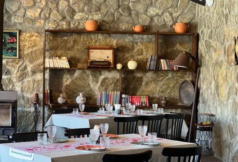 Vineyard Hotel & Winery