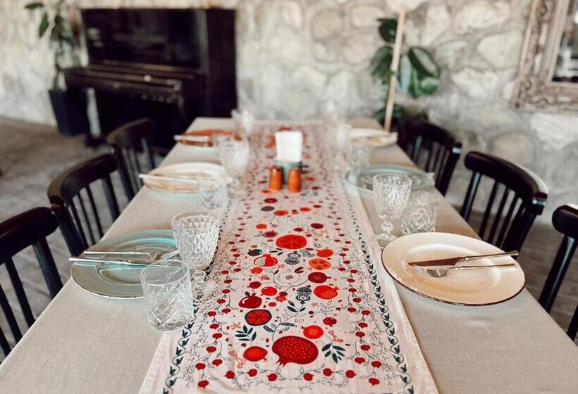 Vineyard Hotel & Winery