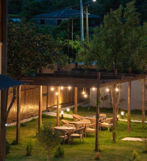 Vineyard Hotel & Winery