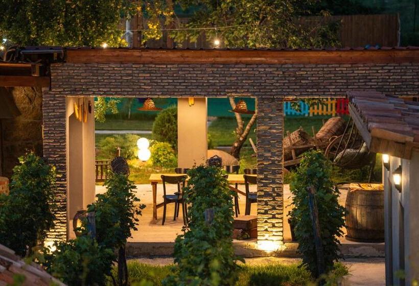 Vineyard Hotel & Winery