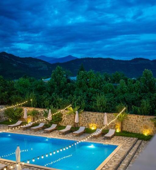 Vineyard Hotel & Winery