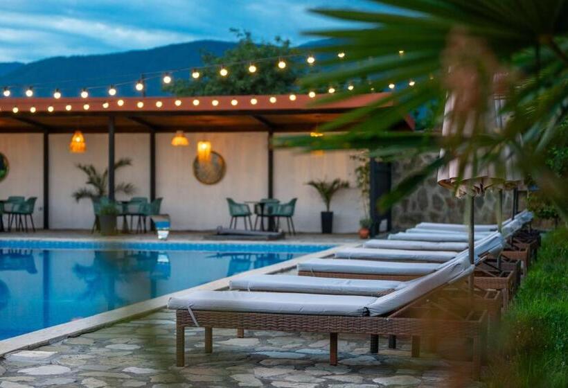 Vineyard Hotel & Winery