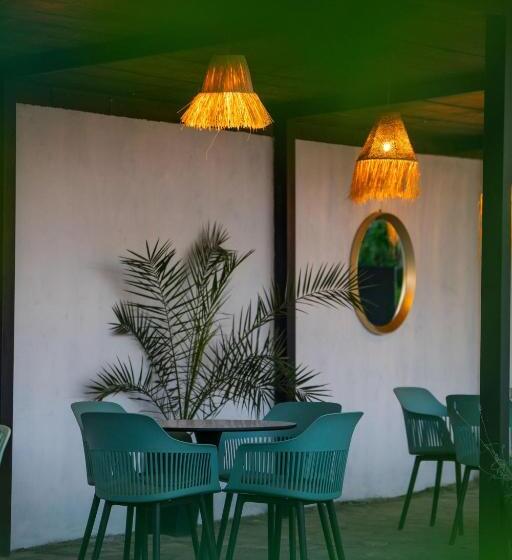 Vineyard Hotel & Winery