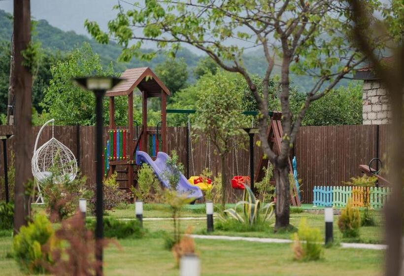 Vineyard Hotel & Winery