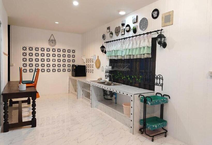 Общежитие At Night