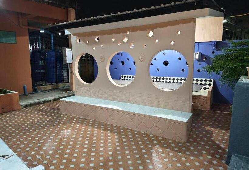 Общежитие At Night