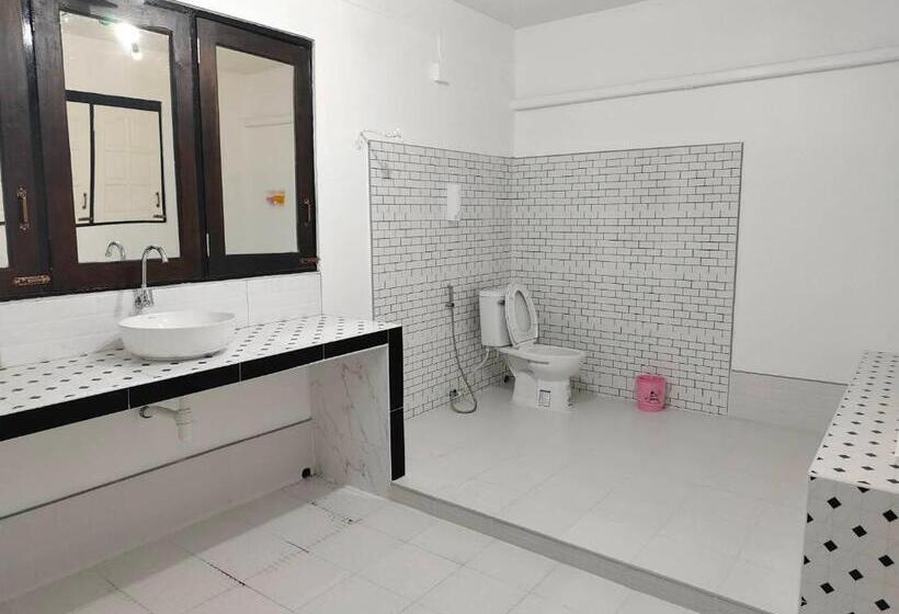 Общежитие At Night