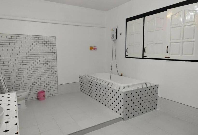 Общежитие At Night