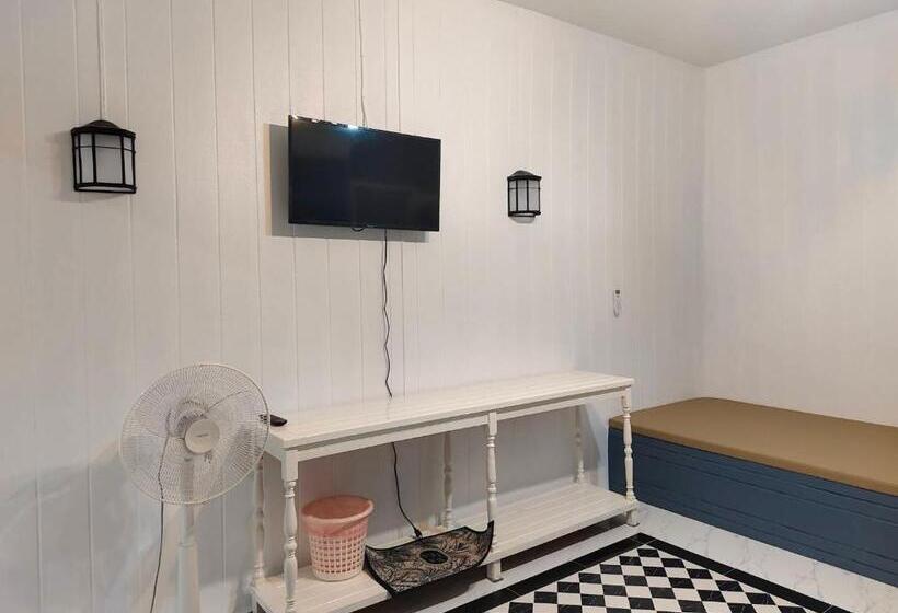 Общежитие At Night