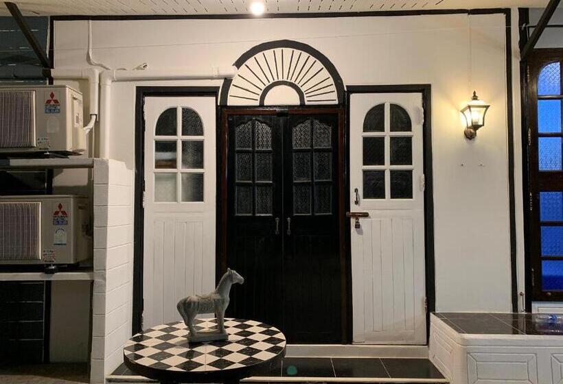 Общежитие At Night